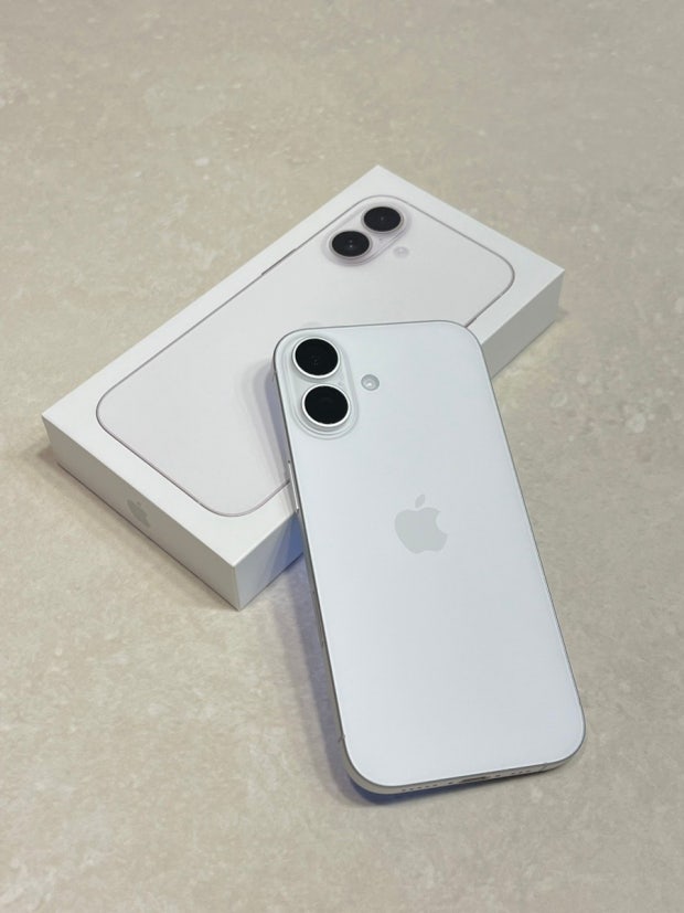 iPhone 17 (256GB) White – GadgetPlus