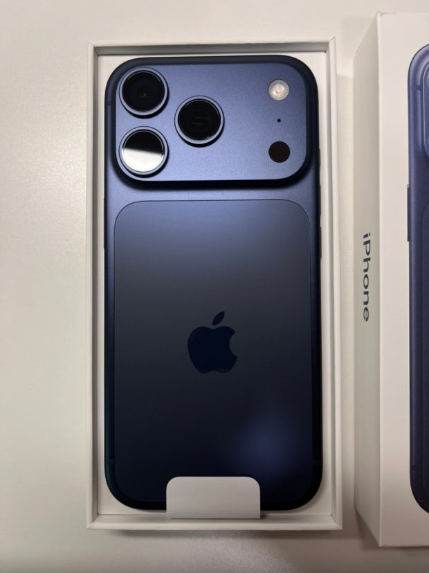 iPhone 17 Pro Max (256GB) Deep Blue